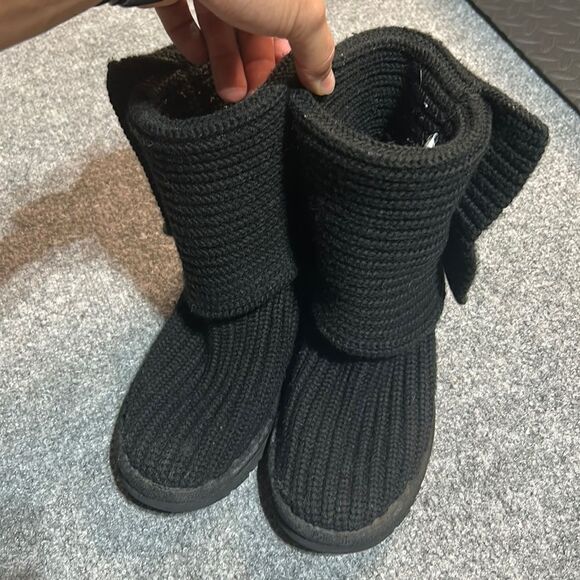 Women’s Black Uggs - Picture 1 of 8
